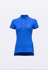 Kék rövid ujjú galléros póló, öt fehér gombbal és egy narancssárga hímzett logóval a bal mellrészen.