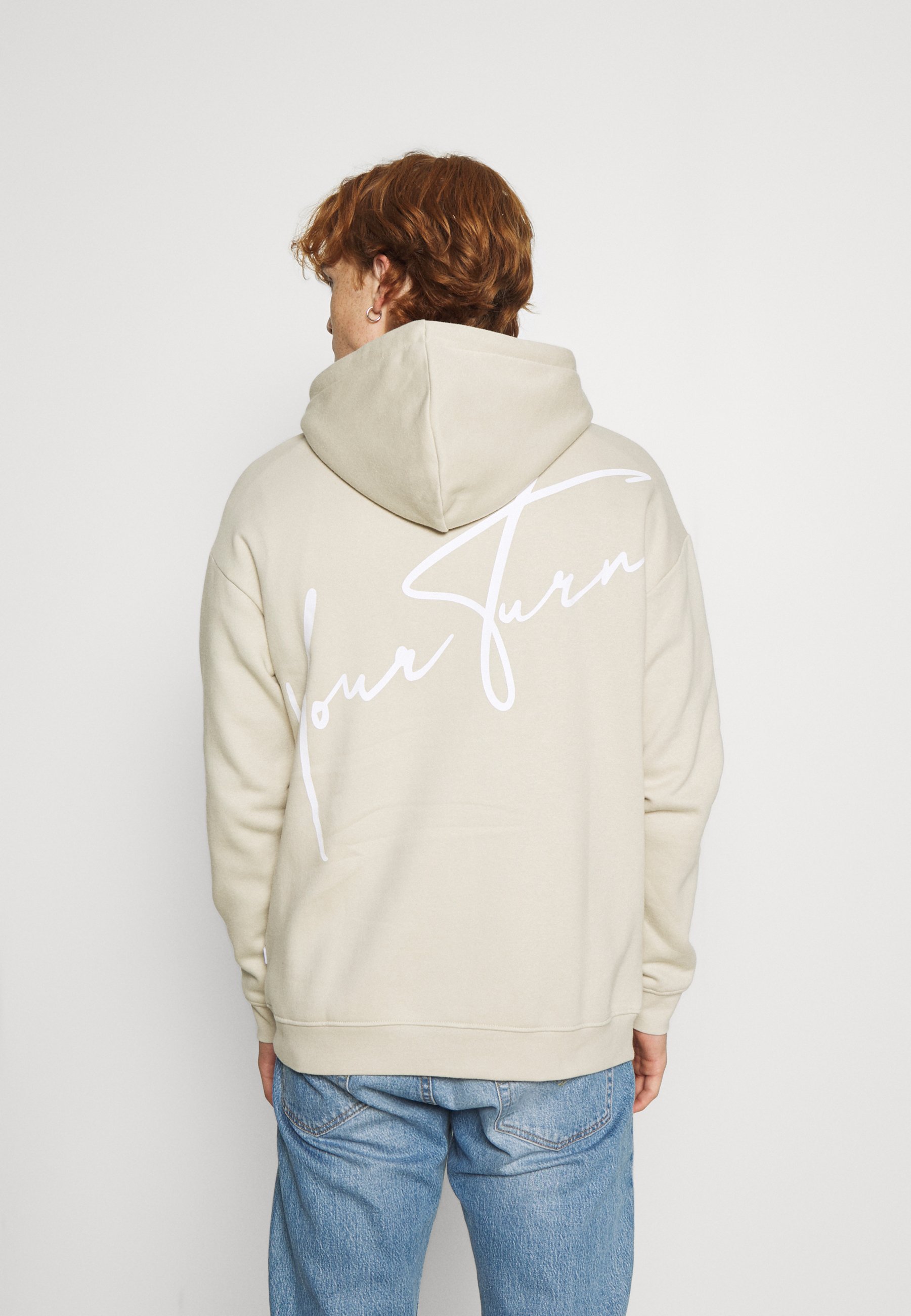 YOURTURN BOLD SCRIPT HOODIE UNISEX - Sudadera - beige - Zalando.es