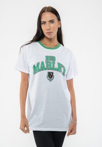 Paradiso Clothing BOB MARLEY COLLEGIATE CREST RINGER - Print T-shirt - white