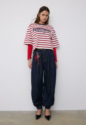 - T-shirt z nadrukiem