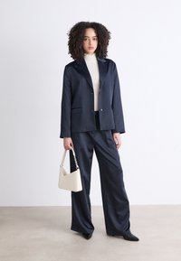 SHOULDER BAG - Käsilaukku - open white