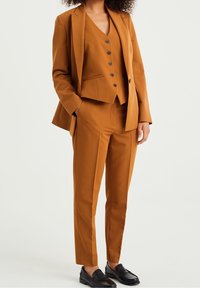 WE Fashion Väst - mottled light brown