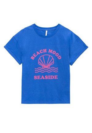 Camiseta de algodón azul con el texto "BEACH MOOD" y "SEASIDE" en rosa, acompañado de un gráfico de concha y ola debajo del texto. Mangas cortas y cuello redondo.