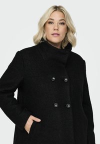 ONLY Carmakoma CARNEWSOPHIA - Klasični plašč - black