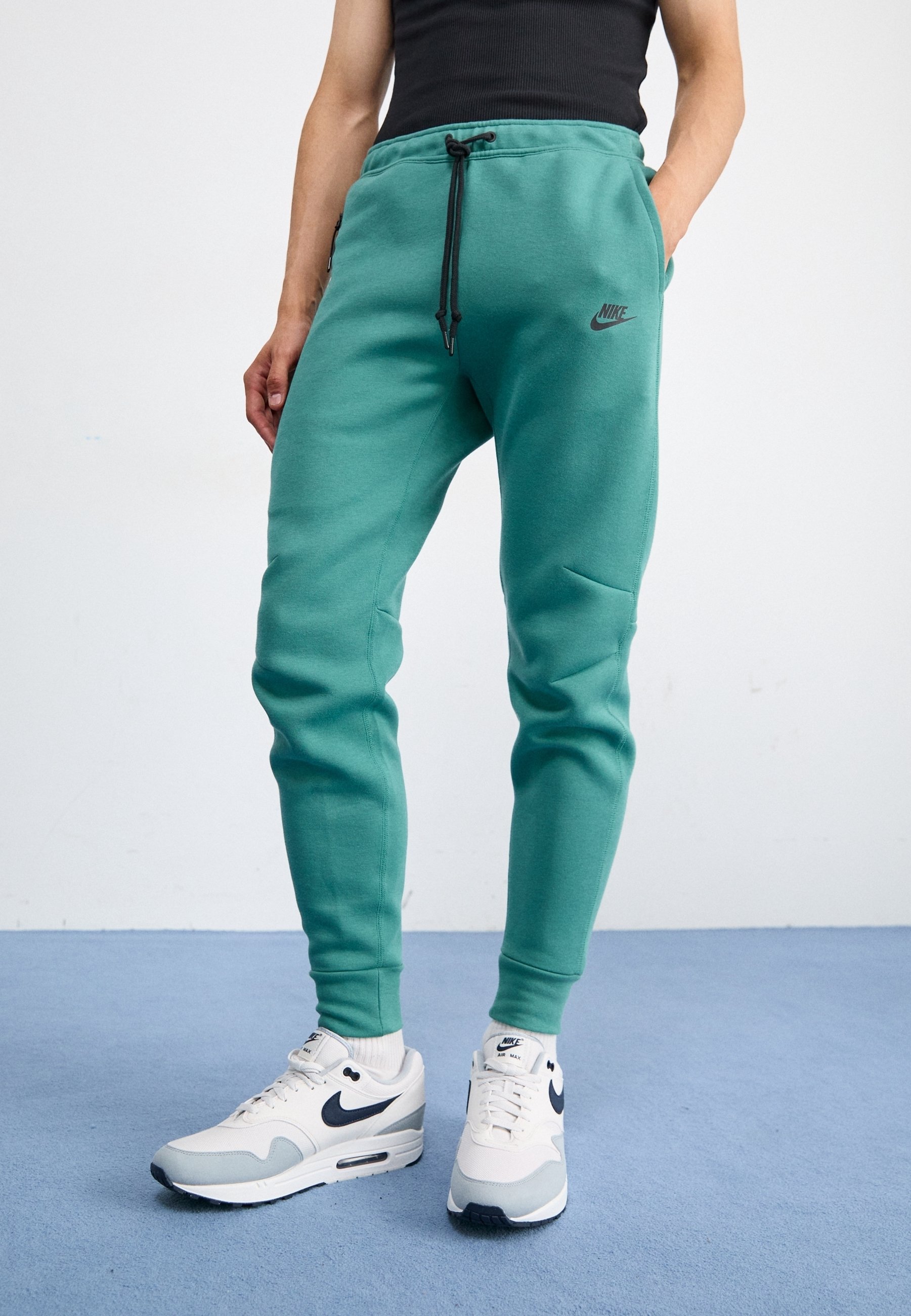 nike air joggers green