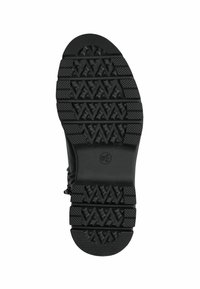 Schwarze Gummistiefelsohle mit einem strukturierten Muster für Grip, zickzackförmigem Oberflächenprofil und glatten Kanten. Enthält ein Logo-Prägung.