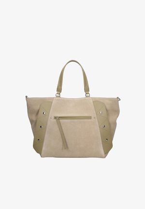 Sac fourre-tout en daim beige clair avec deux poignées, poche zippée devant et panneaux décoratifs cousus avec des clous en métal sur les côtés.
