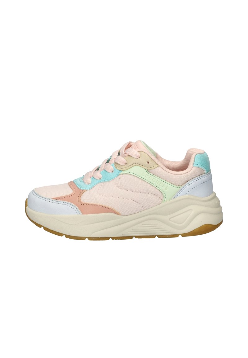 Lichte sneaker met een pastel kleurenpalet dat roze, mintgroen en witte panelen bevat. Het materiaal bestaat uit mesh en rubber voor flexibiliteit.