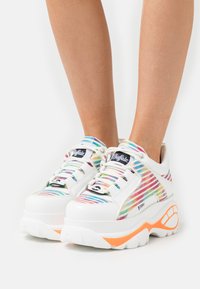 Buffalo London Sapatilhas - white/multi-coloured