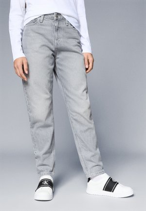 Calvin Klein Jeans BARREL - Ravne kavbojke - salt pepper grey