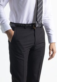 PuroEgo NON IRON - Pantalones - black