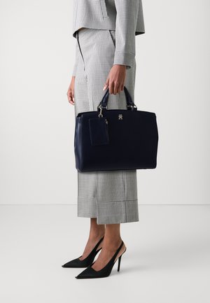 Tommy Hilfiger MONOTYPE SATCHEL SET - Borsa a mano - space blue