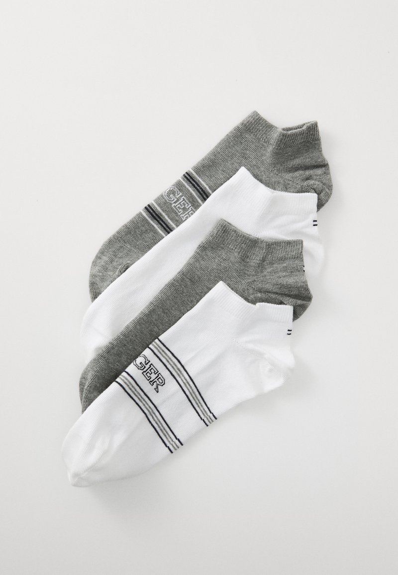 Σέτ τριών κάλτσων μέχρι τον αστράγαλο σε γκρι και λευκό. Διαθέτει πλεκτό ύφασμα, αντιθέτους ρίγες και λογότυπο σε μία γκρι κάλτσα.