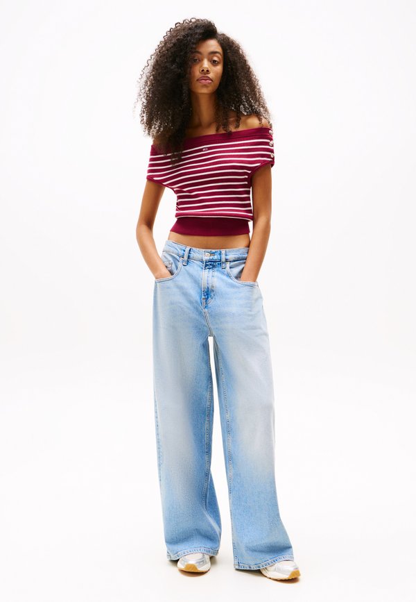 OFF SHOULDER SWEATER - Jumper - brilliant berry3