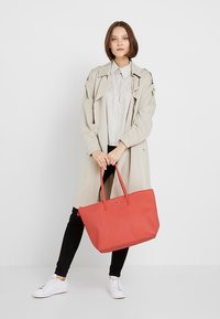 Lacoste CONCEPT - Shopping bag - coral