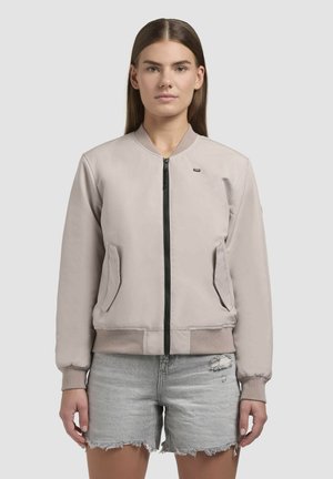 Blouson aviateur gris clair avec fermeture éclair à l'avant, poignets côtelés et poches latérales, fabriqué à partir d'un tissu lisse avec une finition légèrement brillante.