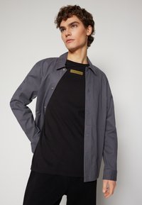 Calvin Klein MODERN OVERSHIRT - Camisa - iron gate
