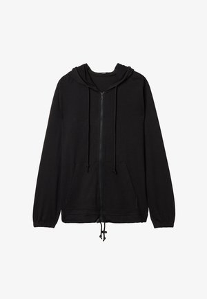 Sudadera con cremallera negra, capucha ajustable con cordón, dos bolsillos frontales, puños acanalados y dobladillo recto. Fabricada en tejido suave y texturizado.