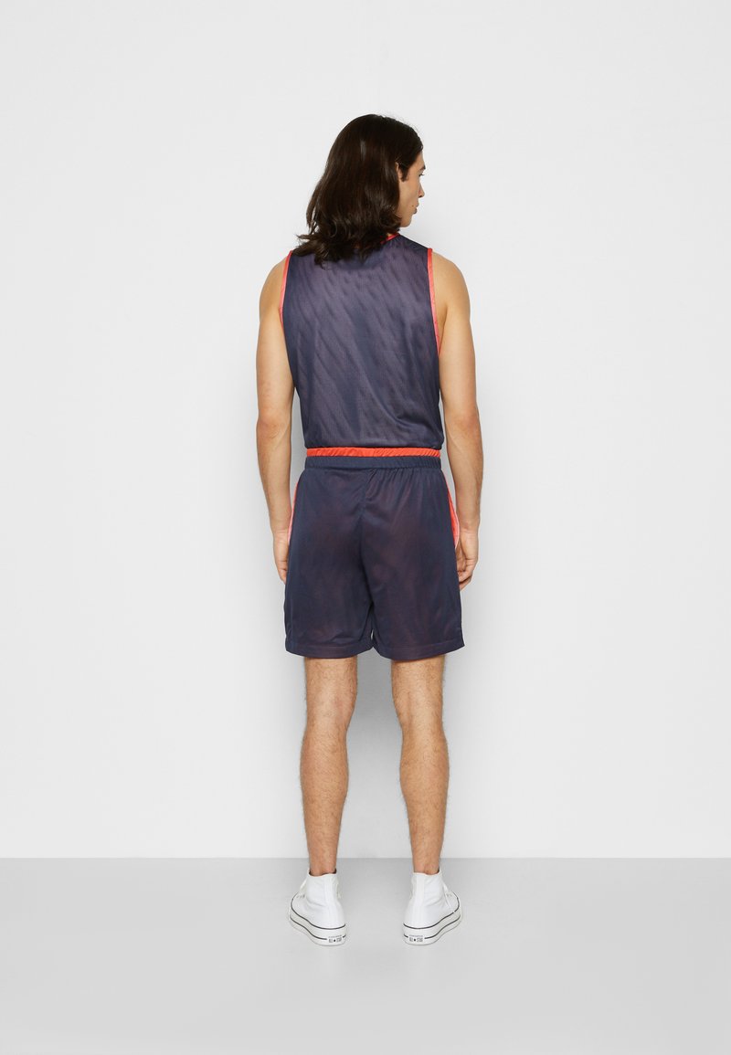Herren Trainingsanzüge | Reebok Classic IVERSON BALL Shorts vector navy/dunkelblau - FI68170 Herren Trainingsanzüge | Reebok Classic IVERSON BALL Shorts vector navy/dunkelblau - FI68170