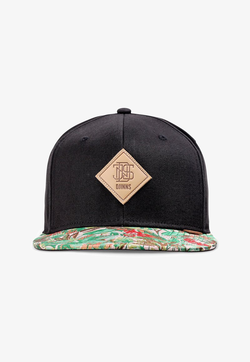 Μαύρο καπέλο snapback με ένα ταμπελάκι λογότυπου σε σχήμα διαμαντιού σε ταμπά απόχρωση και πολύχρωμο, λουλουδάτο σχέδιο στη επίπεδη γείσο.