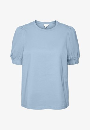 Jasnoniebieska koszulka z krótkim rękawem wykonana z miękkiego materiału. Posiada okrągły dekolt oraz bufiaste rękawy, ma prosty krój i bezszwowy dół.