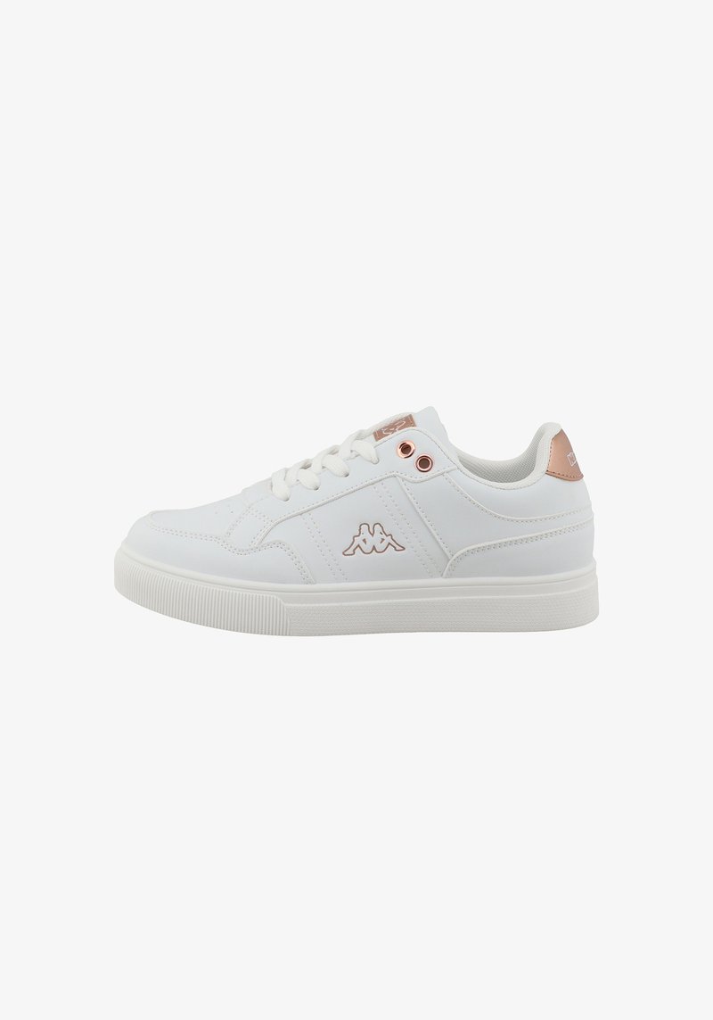 Άσπρο sneaker χαμηλού ύψους με κορδόνια, ροζ χρυσά ελάσματα, και λεπτομέρεια λογότυπου στην πλευρά και στη φτέρνα, με επίπεδη καουτσούκ σόλα.