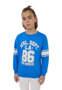 Felpa blu realizzata in tessuto morbido, con grafiche e strisce bianche. Progettata con un collo rotondo e polsini a coste per una vestibilità comoda.