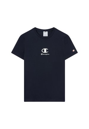 Marineblaue Baumwoll-T-Shirt mit kurzen Ärmeln, versehen mit einem weißen Champion-Logo auf der Brust und einem kleinen Logo-Patch am Ärmel.