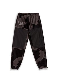 Pantalones de chándal de forro polar en un patrón de camuflaje negro y gris con paneles negros contrastantes, cintura elástica y cordón, con "GRMY." bordado.