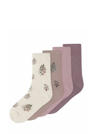 Quatre paires de chaussettes en coton : une crème avec imprimé floral, plus trois teintes unies de rose et violet, toutes avec une texture côtelée et une longueur mi-mollet.
