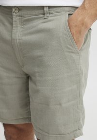 Solid SDAURELIUS LINEN MIX - Short - vetiver