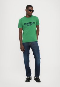 Dsquared2 COOL FIT TEE - Print T-shirt - green/dark navy