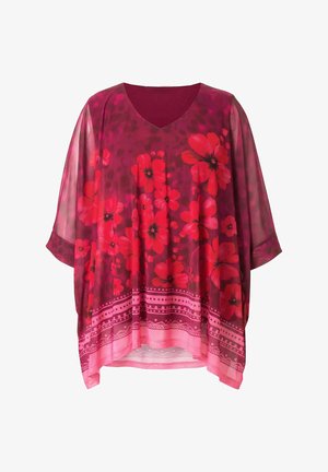 Volná, průsvitná magenta halenka s jasně červeným květinovým potiskem a vzorovaným růžovým lemem, s 3/4 rukávy a výstřihem do V.