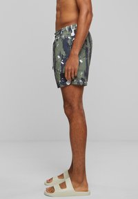 Urban Classics PATTERN - Fürdőnadrág - white dot camo aop