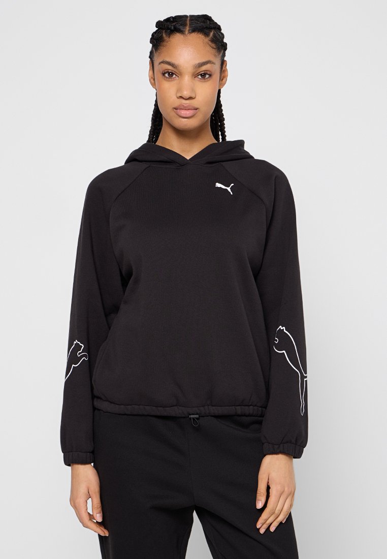 Sudadera negra de tela suave con capucha ajustable. Presenta el logotipo de Puma en blanco en el pecho y un diseño estilizado de gato en las mangas.