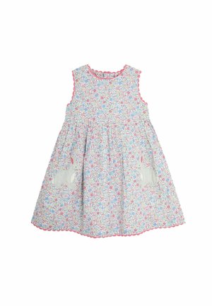 Katoenen bloemenjurk met mouwloos ontwerp, roze scalloped rand, lichtblauwe, roze en gele bloemen, voorzien van twee konijnapplicaties op de zakken.