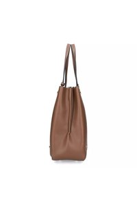 Brun læder tote taske med et slouchy design, to sorte skulderremme og guld hardwaredetaljer i bunden. Glat tekstur uden mønstre.
