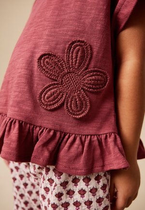 Next, REGULAR FIT - SHORT SLEEVE TOP AND WIDE TROUSERS SET  . - Print T-shirt - red brown flower