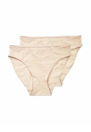 Due mutandine hipster beige da donna in cotone, distese piane e sovrapposte leggermente sfalsate su sfondo bianco.
