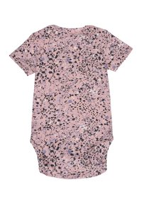 T-shirt à manches courtes en rose avec un motif moucheté noir, violet et blanc. Tissu doux avec un ourlet arrondi et une coupe décontractée.
