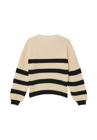 Beżowy sweter dziany z wyraźnymi czarnymi poziomymi paskami. Ma luźny krój, opuszczone ramiona oraz prążkowane mankiety i dół.