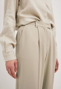 NA-KD Pantalon classique - beige