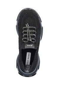Baskets en tricot noires avec une tige texturée, des lacets métalliques, un design épuré et une semelle arrondie. Comprend un logo sur la languette.