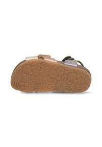 Suela de sandalia con un patrón floral, hecha de goma y con una superficie texturizada. Tiras en varios colores pastel con cierres ajustables.