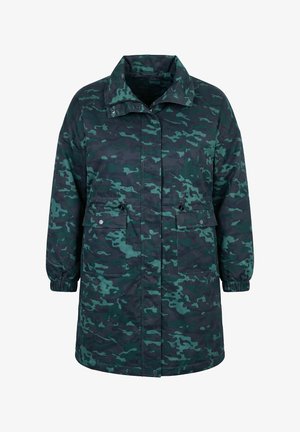 Veste camouflage longue vert et bleu sarcelle foncé avec fermeture éclair à l'avant, boutons-pression, deux poches à rabat et poignets élastiques.