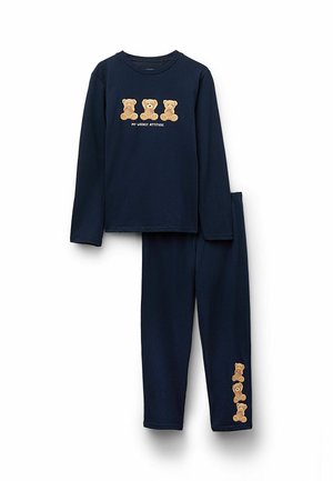 Langärmliges Nachthemd in Marineblau mit drei Bärenapplikationen und Text, kombiniert mit passenden Hosen, die Bärendetails entlang des Beins aufweisen.