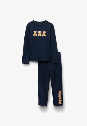 Navy blauwe pyjama top met lange mouwen, versierd met drie beren applicaties en tekst, gecombineerd met bijpassende broek met beren details langs het been.