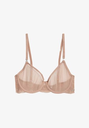 Soutien-gorge beige avec armatures, bonnets en mesh transparent, bretelles réglables et détails en dentelle le long de la bande.