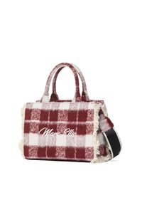 Karierter rot-weißer Beutel aus weichem Stoff, mit ausgefransten Kanten, zwei Griffen und einem kontrastierenden schwarzen Riemen. Logo auf der Seite geprägt.