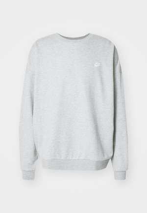 Felpa grigia realizzata in tessuto misto cotone, con scollo rotondo, spalle abbassate e un piccolo logo bianco sul petto.
